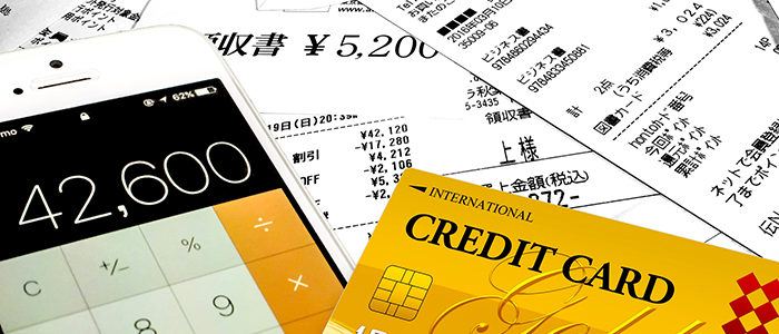 現金払いとクレジットカード払いの違いについて